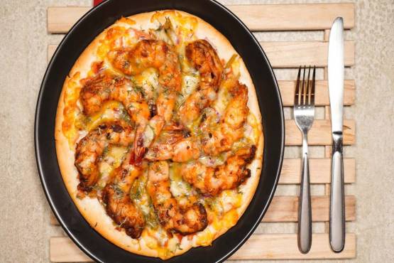 Kholio shrimp pizza