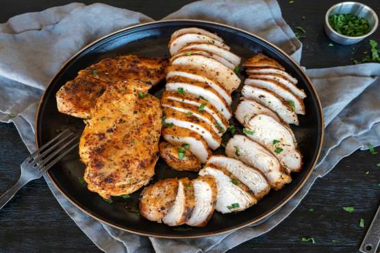 Grilled chicken slices