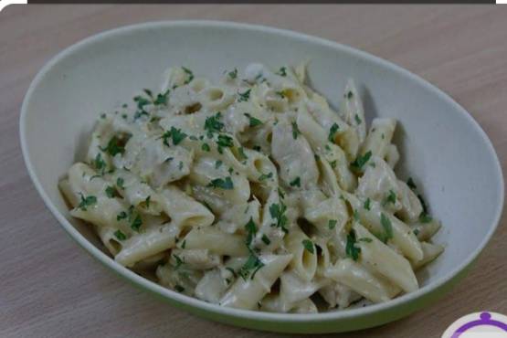 Alfredo pasta with chicken and mushrooms