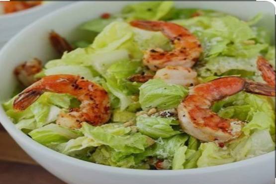 Caesar salad with shrimp meat